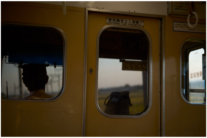 車窓 : A Train Window