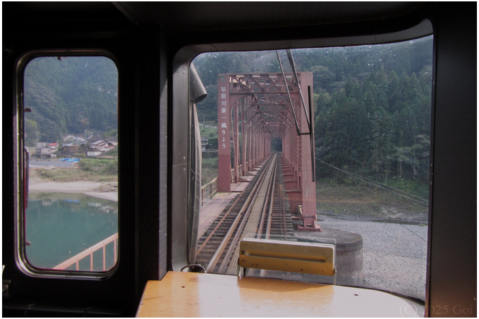 車窓 : A Train Window